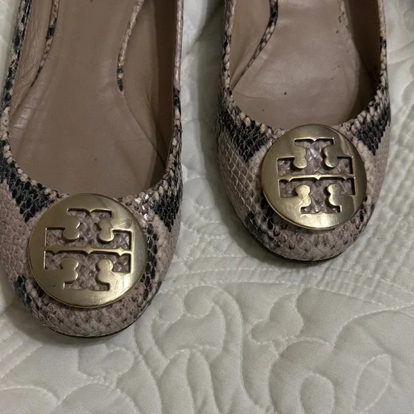 Tory Burch Snakeskin Flats with Gold Logo - Picture 2 of 9